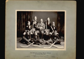 Hockey Lower School, Second Team 1909-10 thumbnail