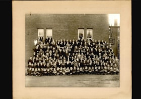 School Photo 1912-13 thumbnail