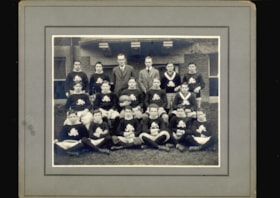 Lower School Rugby 1916-17 thumbnail
