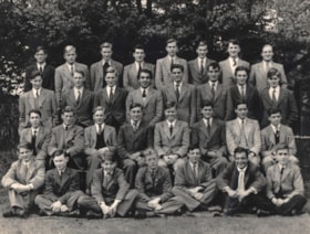 Group Photo 1940s (2) thumbnail