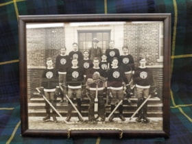 Midget Hockey Team Photo 1928 thumbnail
