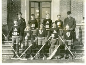 Lower School Hockey 1931-32 thumbnail