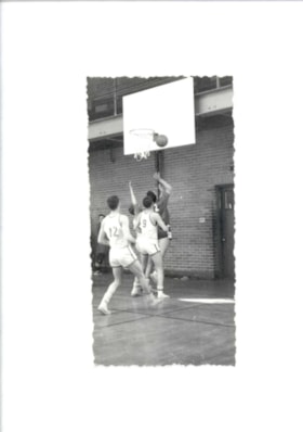 Basketball (2) 1960-61 thumbnail