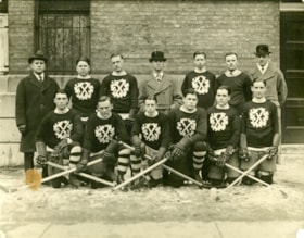 Hockey c 1923 thumbnail