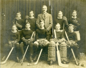 Lower School Hockey Team 1922 thumbnail